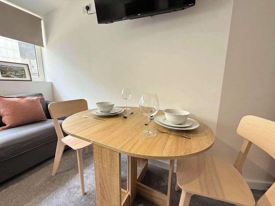 Standard Apartment | In-room dining