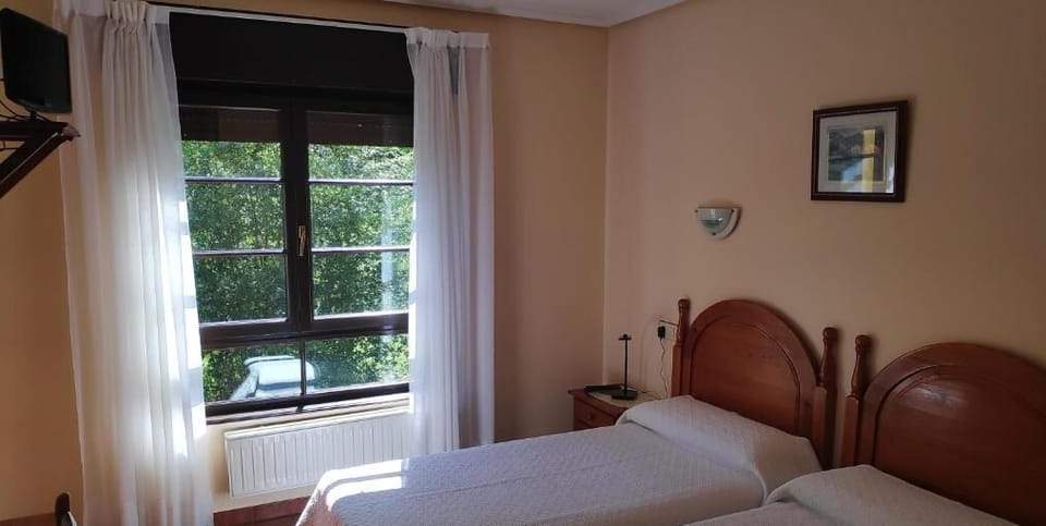 17 bedrooms, pillowtop beds, desk, blackout drapes