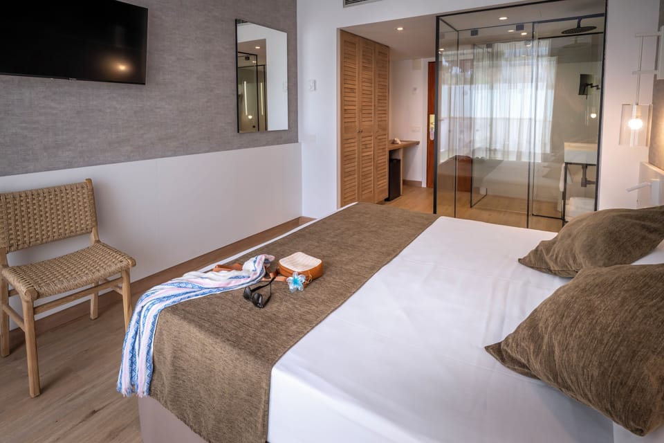 In-room safe, desk, blackout drapes, soundproofing