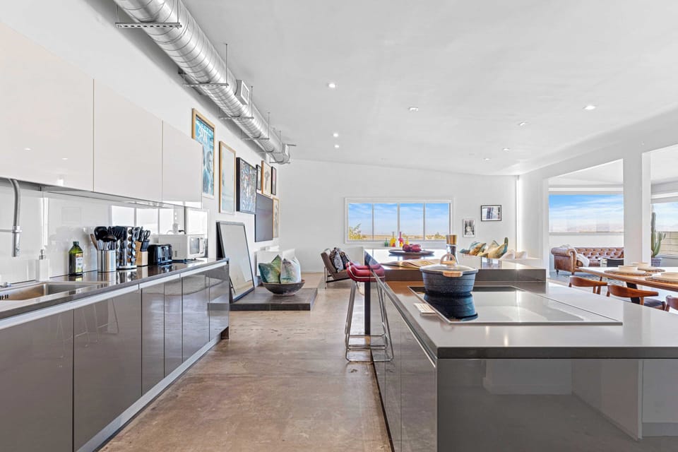 House (5 Bedrooms) | Interior
