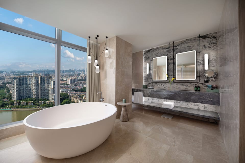 Royal Suite | Bathroom | Rainfall showerhead, free toiletries, hair dryer, bathrobes