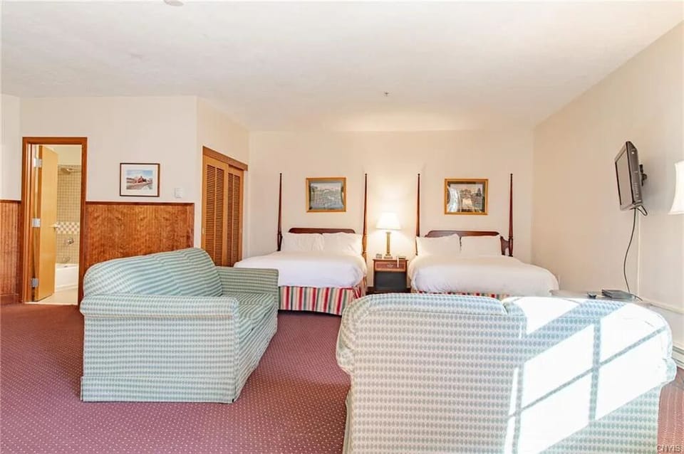 Junior Studio Suite, Non Smoking, Patio | Desk, laptop workspace, bed sheets