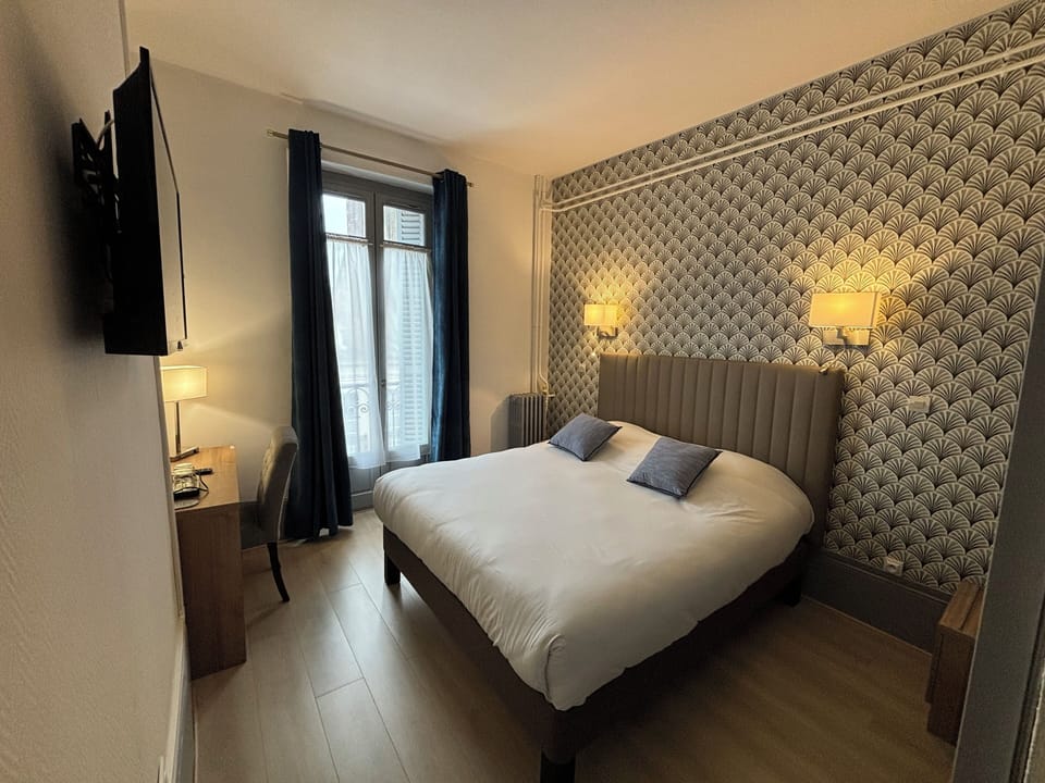 Classic Double Room | Desk, free WiFi, bed sheets
