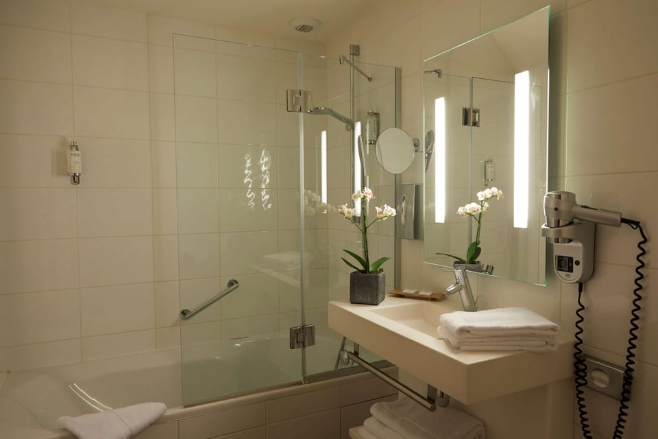 In-room safe, individually furnished, desk, soundproofing