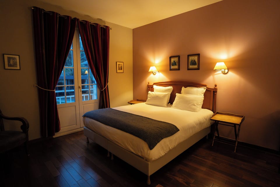 Standard Room | In-room safe, desk, soundproofing, iron/ironing board