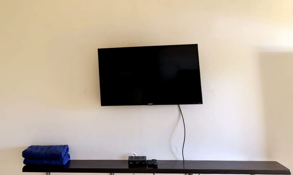 Classic Studio Suite, Patio, Courtyard View | In-room safe, iron/ironing board (on request), WiFi (free), bed sheets