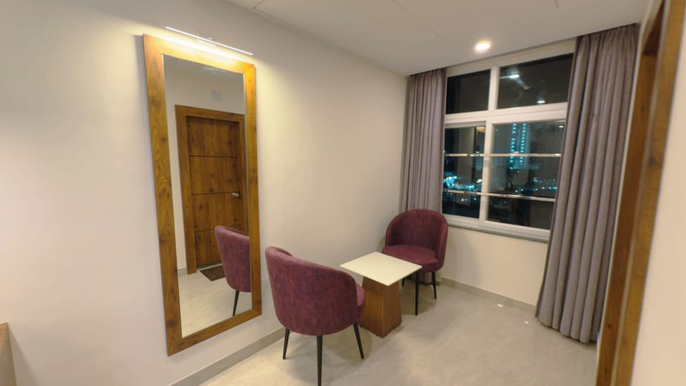 Family Room, City View | Premium bedding, desk, laptop workspace, soundproofing