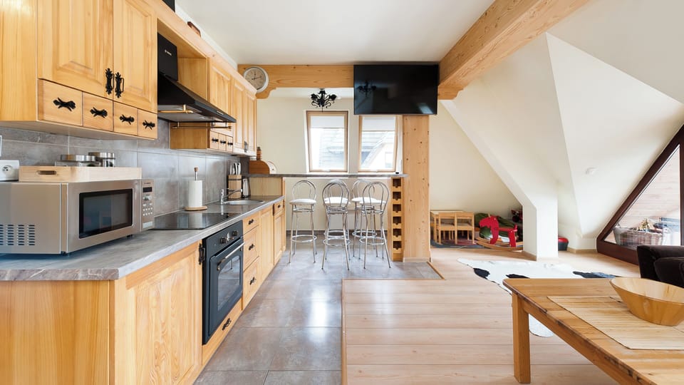 Apartment (A 6) | Private kitchen | Fridge, stovetop, electric kettle, cookware/dishes/utensils