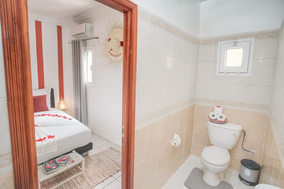 Comfort Room | Free WiFi