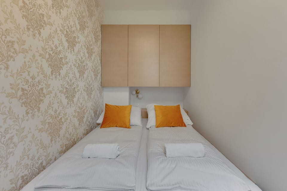 Comfort Apartment, Garden View | 2 bedrooms, iron/ironing board, free WiFi