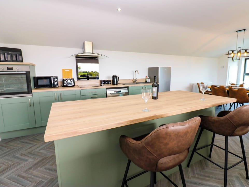 Dishwasher, cookware/dishes/utensils