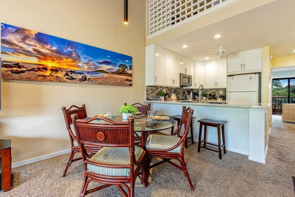 Condo, 2 Bedrooms | Dining