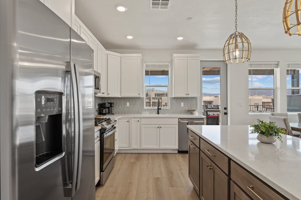 Condo, 3 Bedrooms | Private kitchen | Fridge, oven, coffee/tea maker, toaster