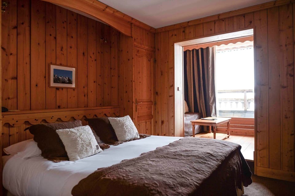 Superior Triple Room | Minibar, desk, laptop workspace, soundproofing