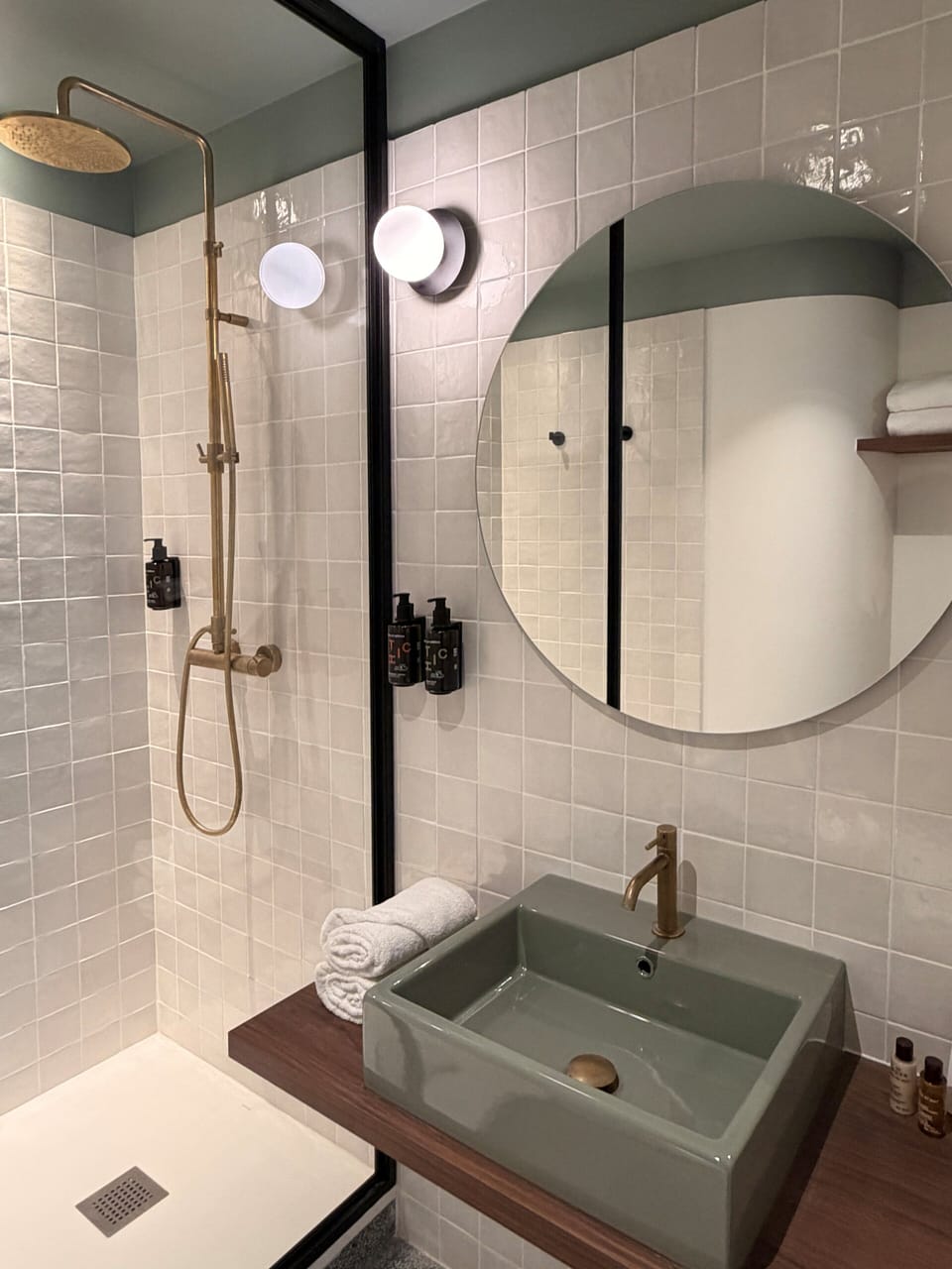 Prestige Room - Renovated | Bathroom | Free toiletries, hair dryer, towels