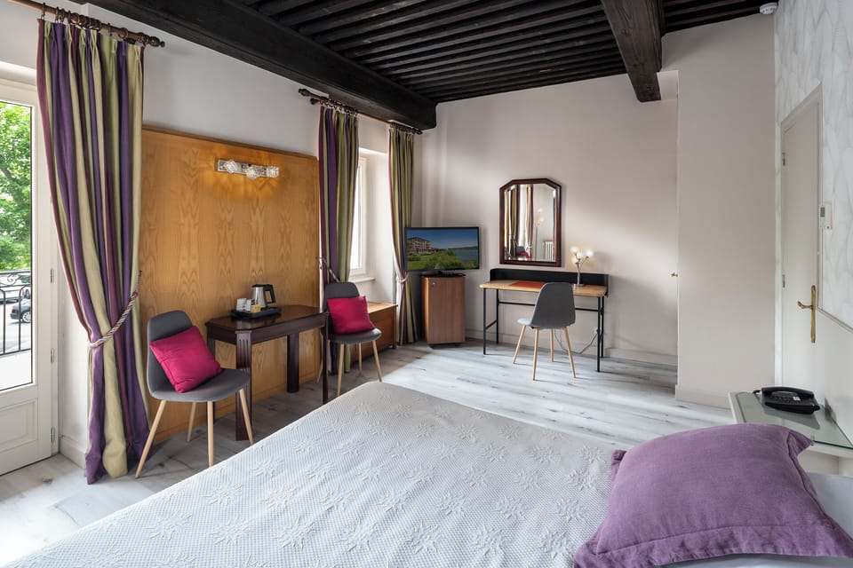 Traditional Double Room | Premium bedding, minibar, in-room safe, individually decorated