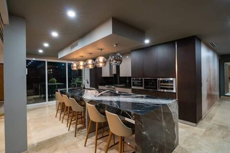 Deluxe Apartment, Beach View | Private kitchen