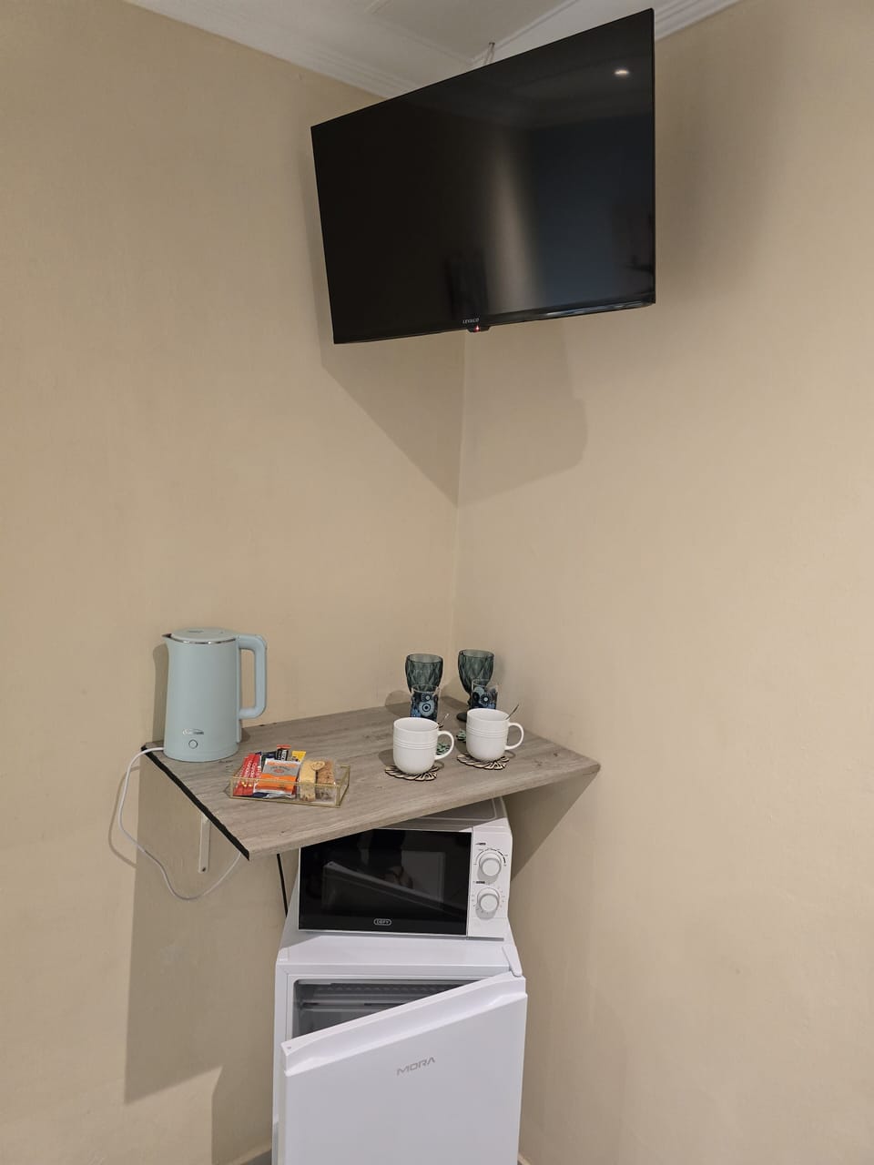 Business Suite, 1 Double Bed, Garden View | Premium bedding, down comforters, pillowtop beds, desk