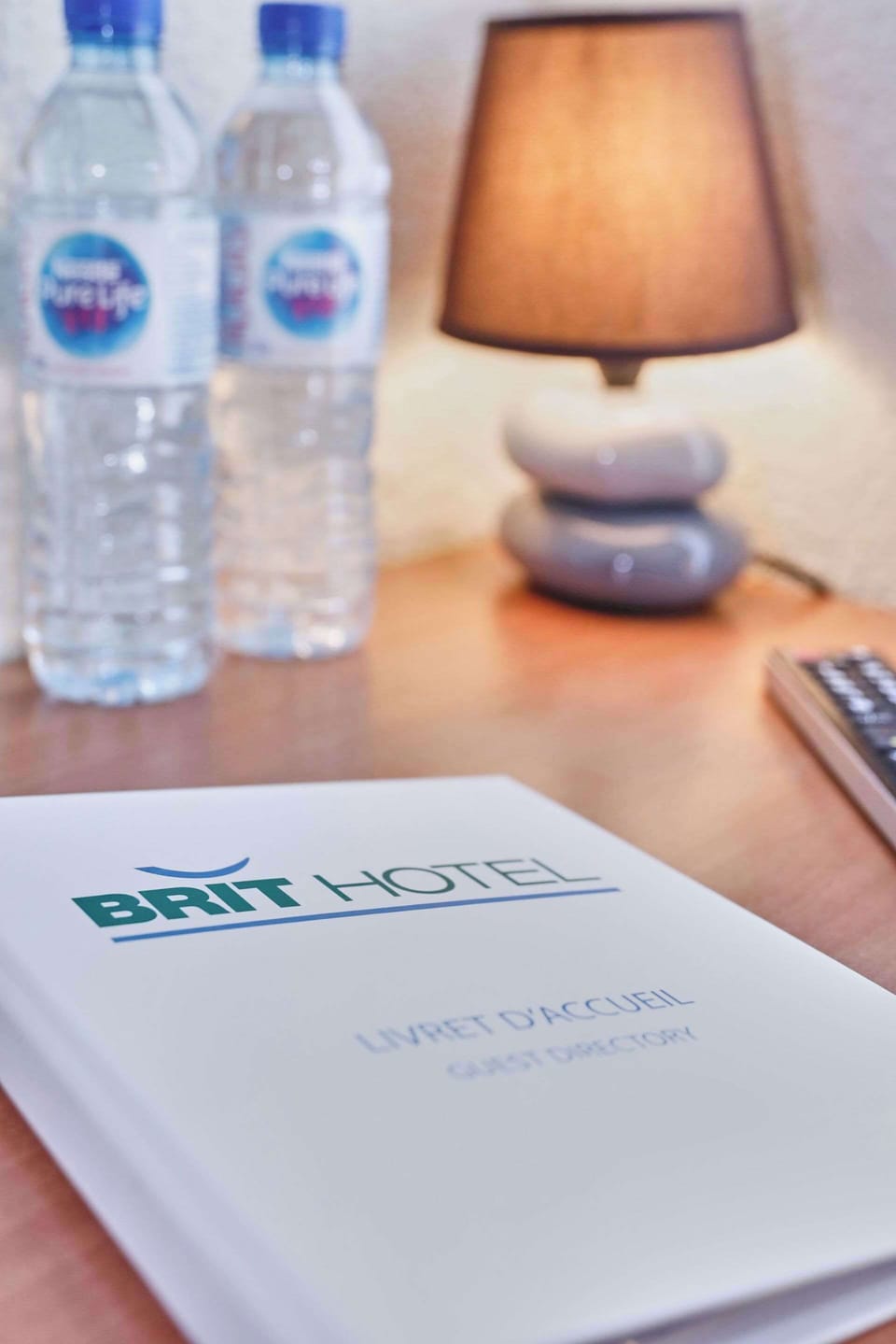 1 bedroom, desk, blackout drapes, soundproofing