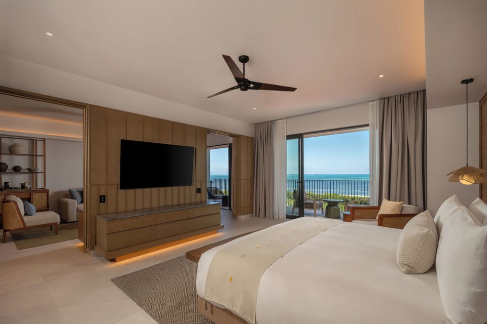 Suite, Oceanfront (High Floor) | Premium bedding, down comforters, minibar, in-room safe