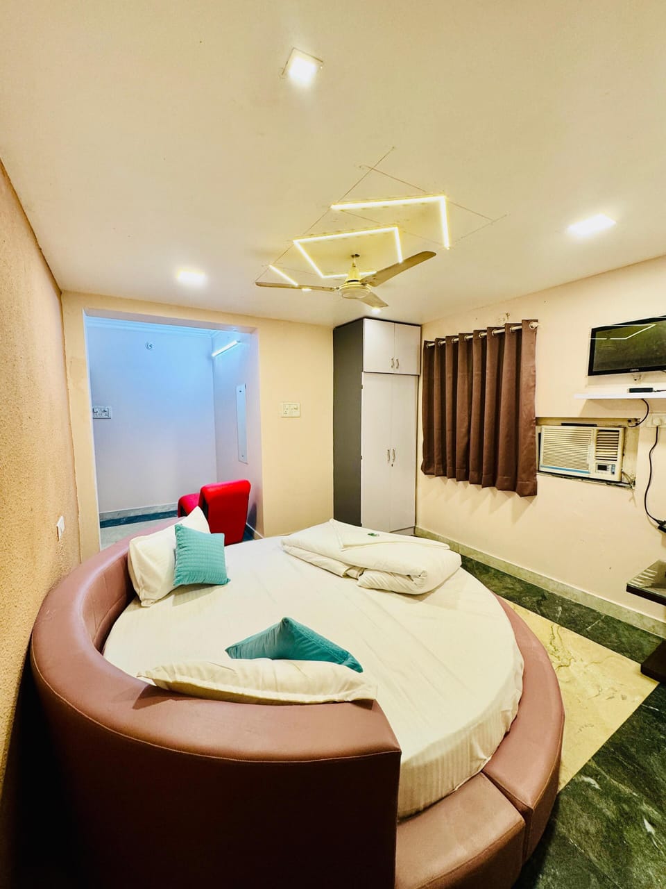 Deluxe Double Room, City View | Free WiFi, bed sheets