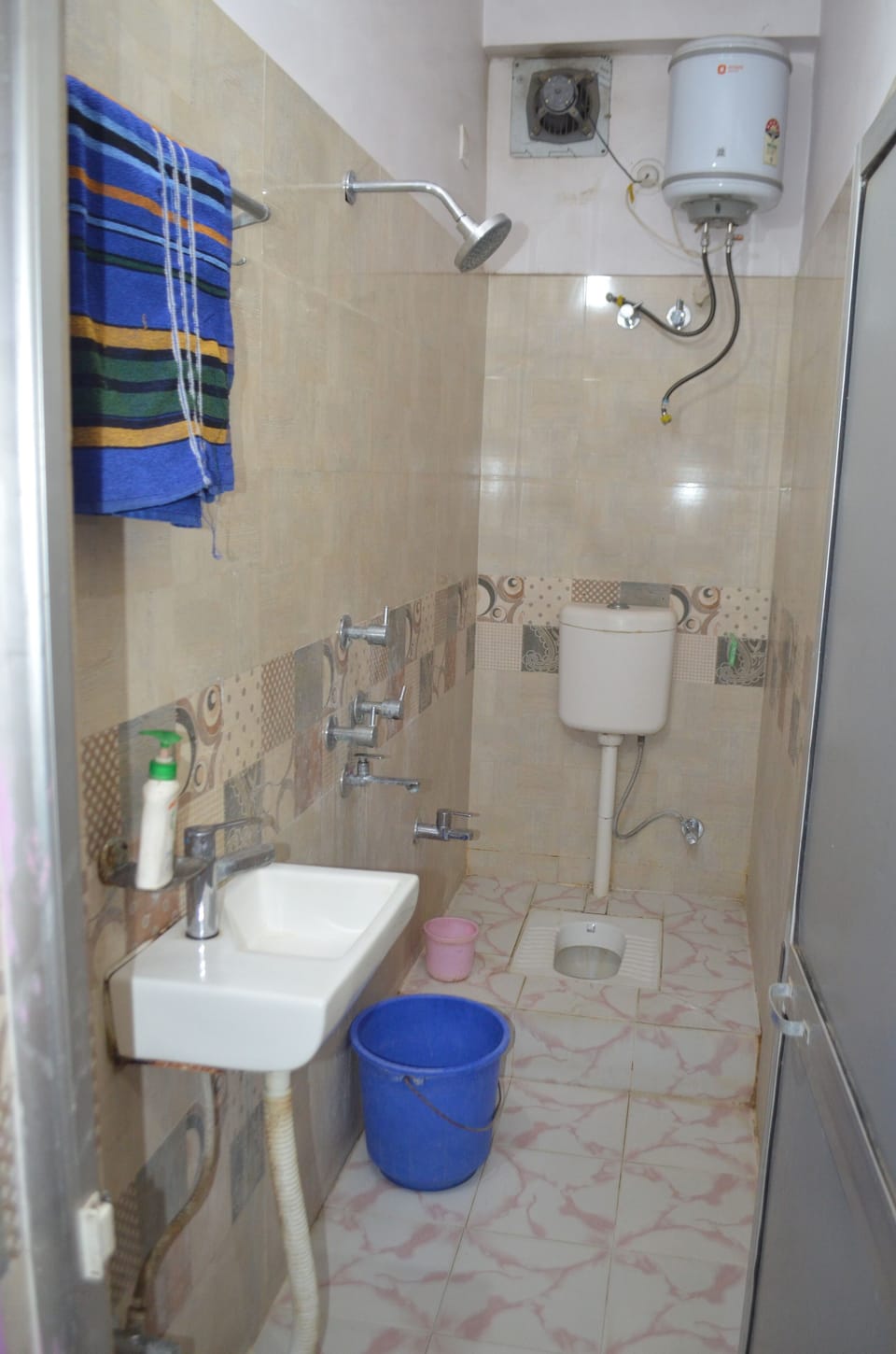 Standard Double Room Single Use, City View | Bathroom | Slippers