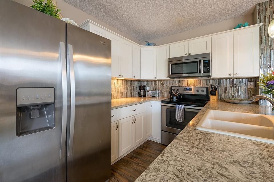 Condo, 1 Queen Bed with Sofa bed (Alii Villas#303 Fully Remodeled Top F) | Private kitchen