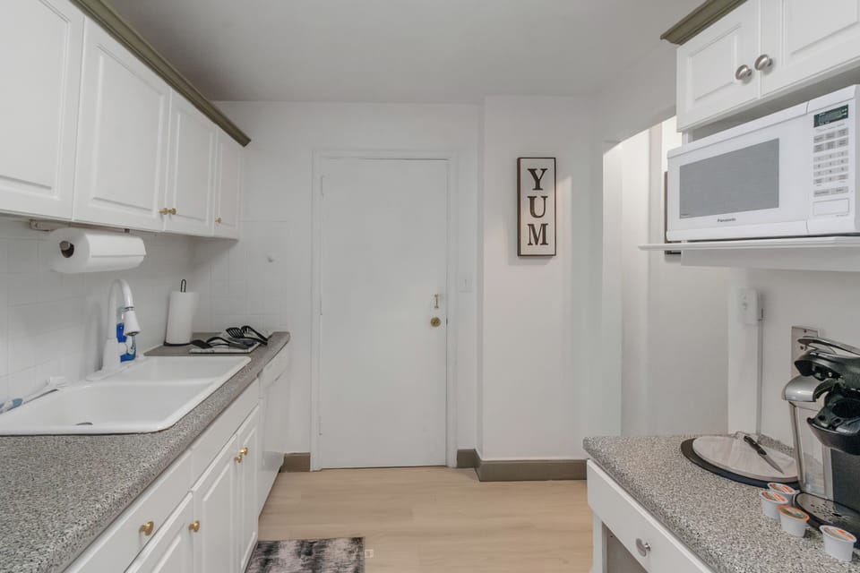 Condo, 3 Bedrooms, Private Bathroom | Private kitchen | Full-size fridge, microwave, oven, stovetop
