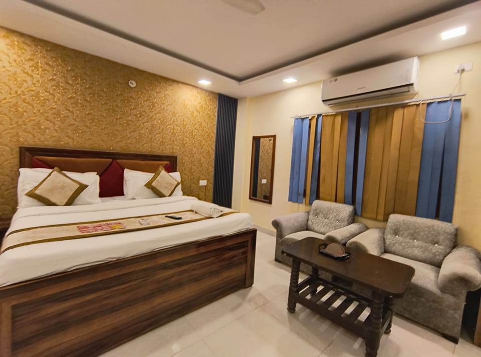 Premium bedding, in-room safe, free WiFi, bed sheets