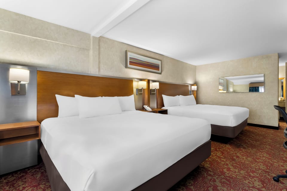 Deluxe Quadruple Room | Premium bedding, desk, laptop workspace, blackout drapes