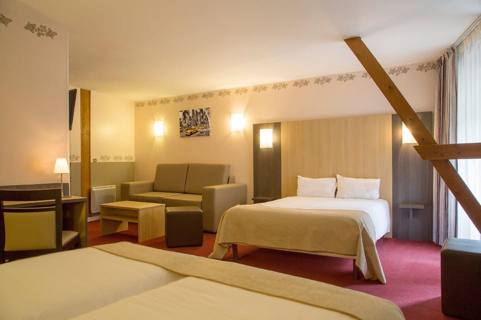 Quadruple Room | Desk, travel crib, free WiFi, bed sheets