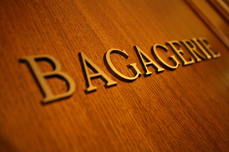 Concierge desk