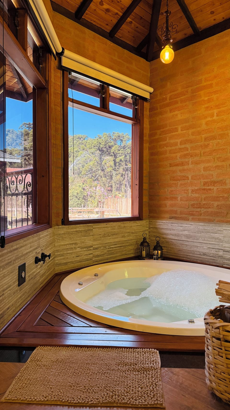 Comfort Chalet, Mountain View | Bathroom | Free toiletries, bathrobes, slippers, towels
