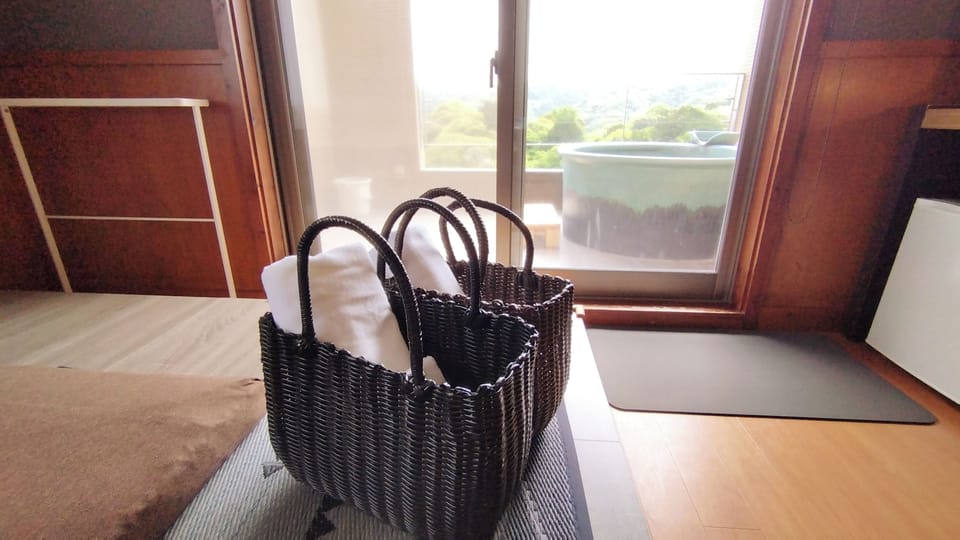 Junior Suite, Balcony, Partial Ocean View | Living area | 40-inch LCD TV with digital channels
