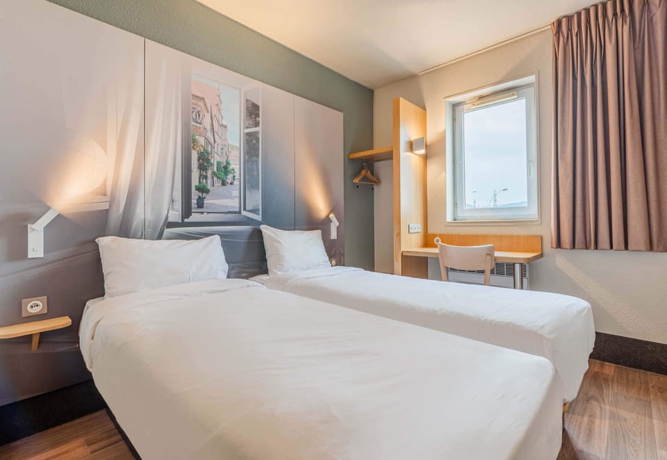 Twin Room, Non Smoking | Premium bedding, desk, soundproofing, WiFi (free)