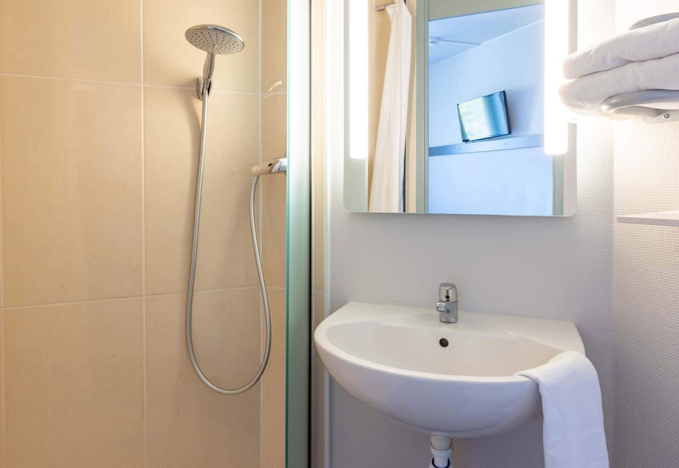 Shower, free toiletries, hair dryer, towels
