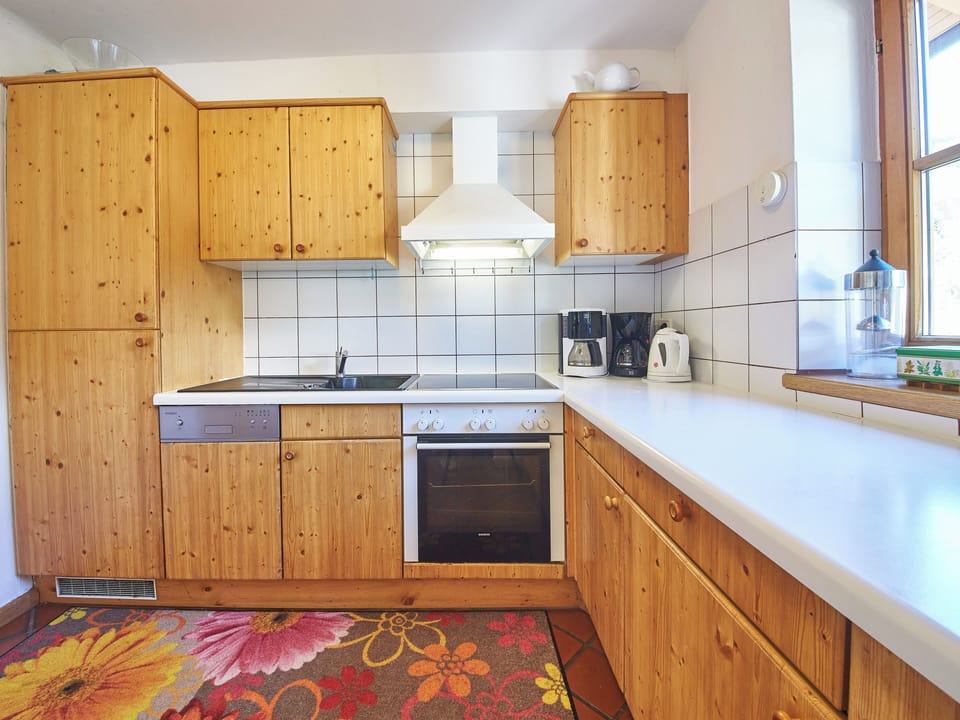 Grand House, Mountain View | Private kitchen | Electric kettle, highchair