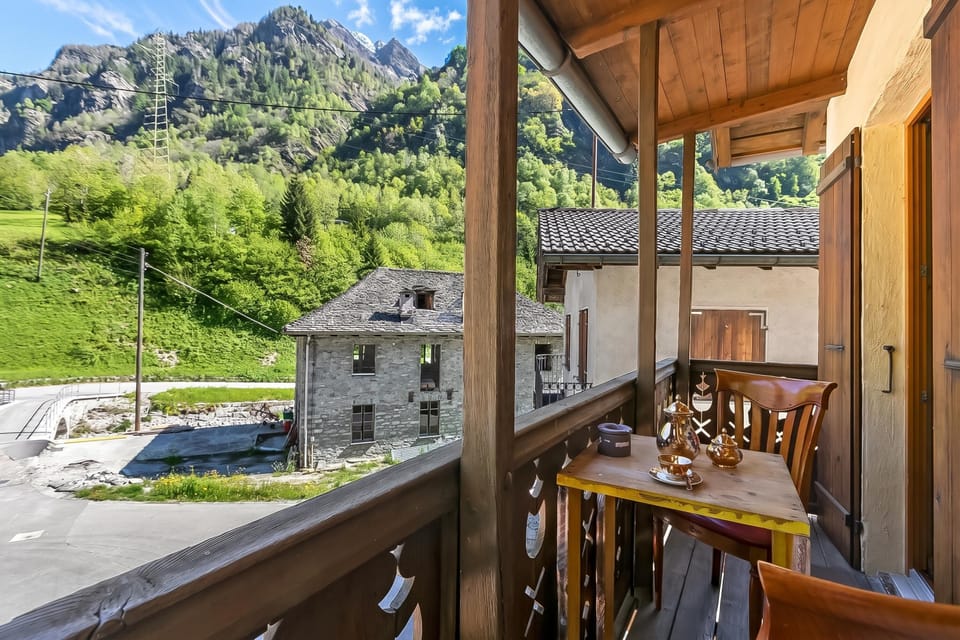 Family Apartment, 2 Bedrooms, 2 Bathrooms, Mountainside (Casa Andy 2 Val Lavizzara with Views) | Property grounds