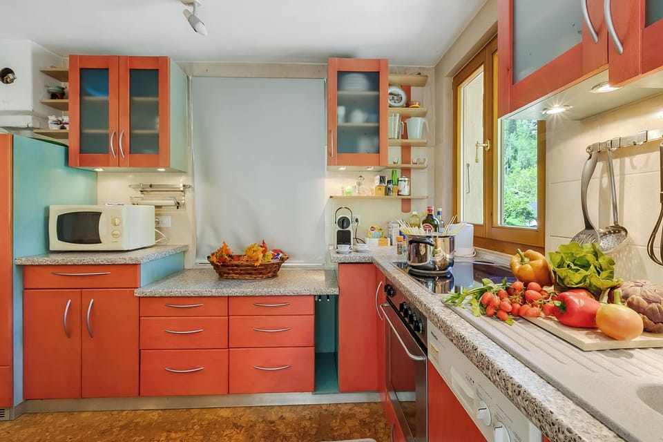 Family Apartment, Multiple Bedrooms, 2 Bathrooms, Mountainside (Casa Andy 2 Val Lavizzara) | Private kitchen | Fridge, microwave, oven, stovetop