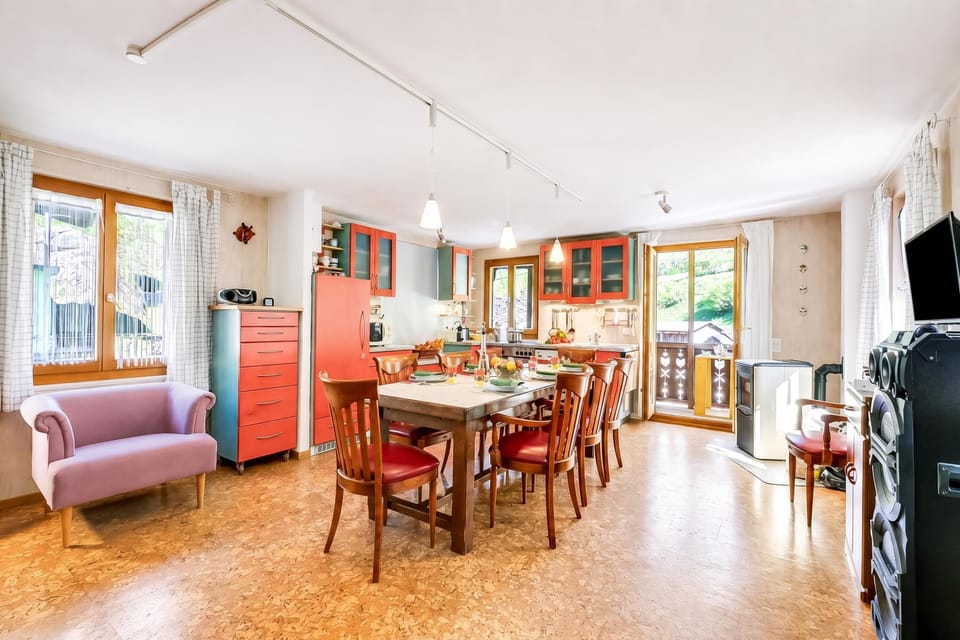 Family Apartment, 1 Bedroom, 2 Bathrooms, Mountainside (Casa Andy 1 Val Lavizzara with Views) | Dining