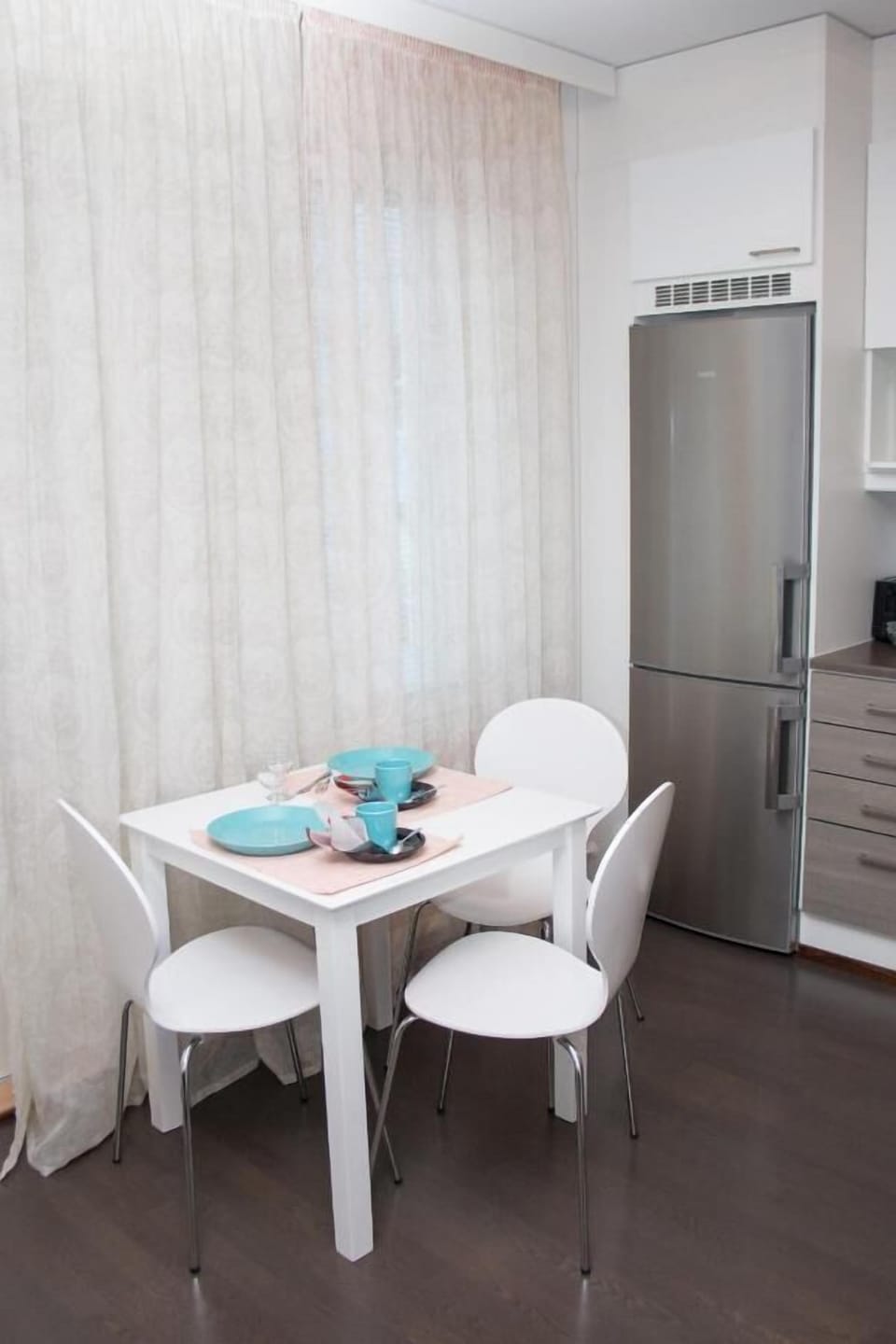 Comfort Studio, 1 Queen Bed, Courtyard View | Soundproofing, iron/ironing board, free WiFi