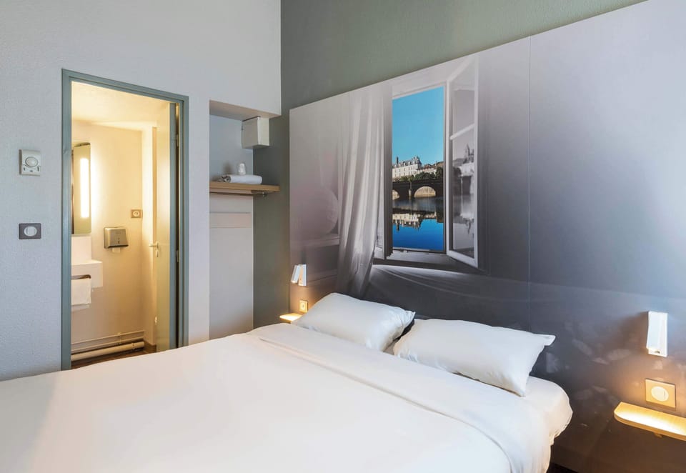 Double Room | Premium bedding, desk, soundproofing, free WiFi