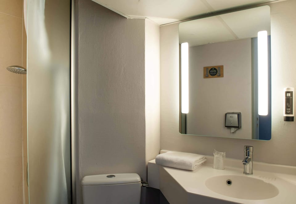 Shower, free toiletries, hair dryer, towels