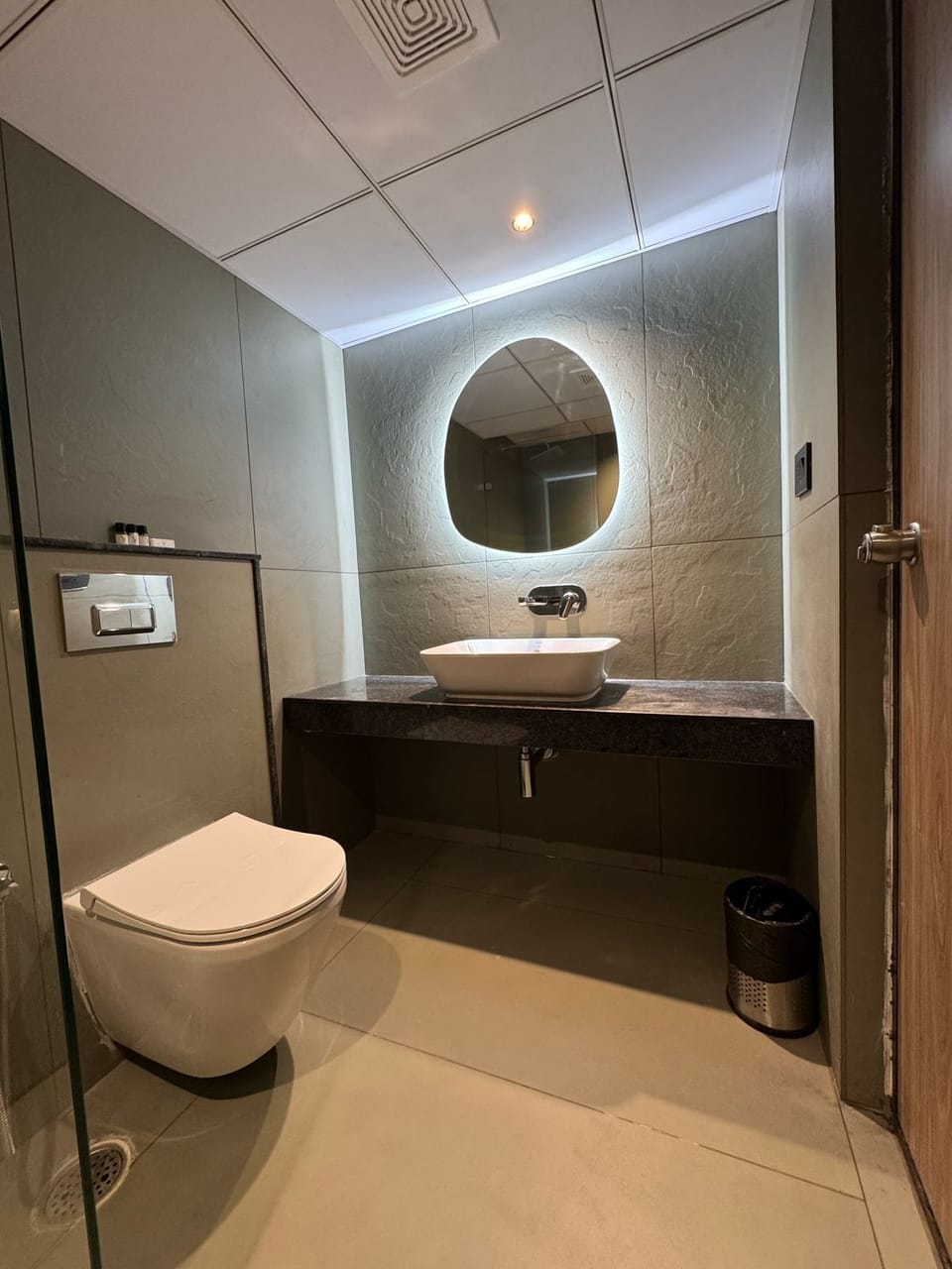 Standard Double Room | Bathroom | Towels, soap, shampoo, toilet paper
