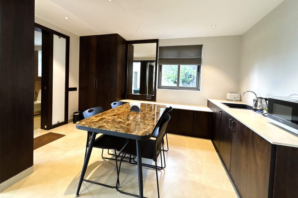 Luxury Room, Private Pool, Pool View | Dining room