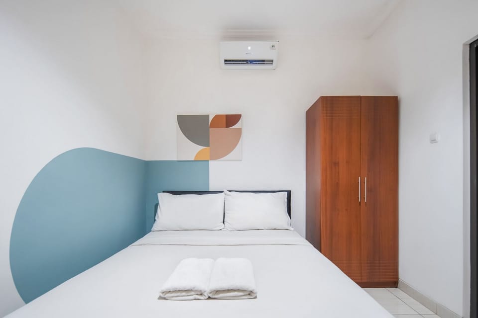 Deluxe Room | Desk, laptop workspace, free WiFi, bed sheets