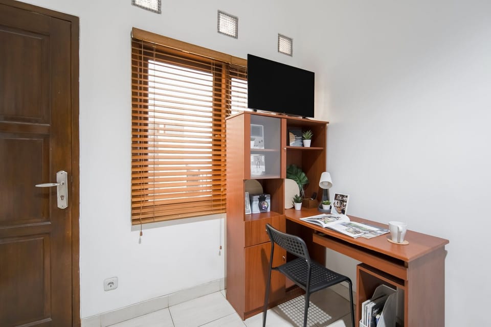 Deluxe Room | Desk, laptop workspace, free WiFi, bed sheets