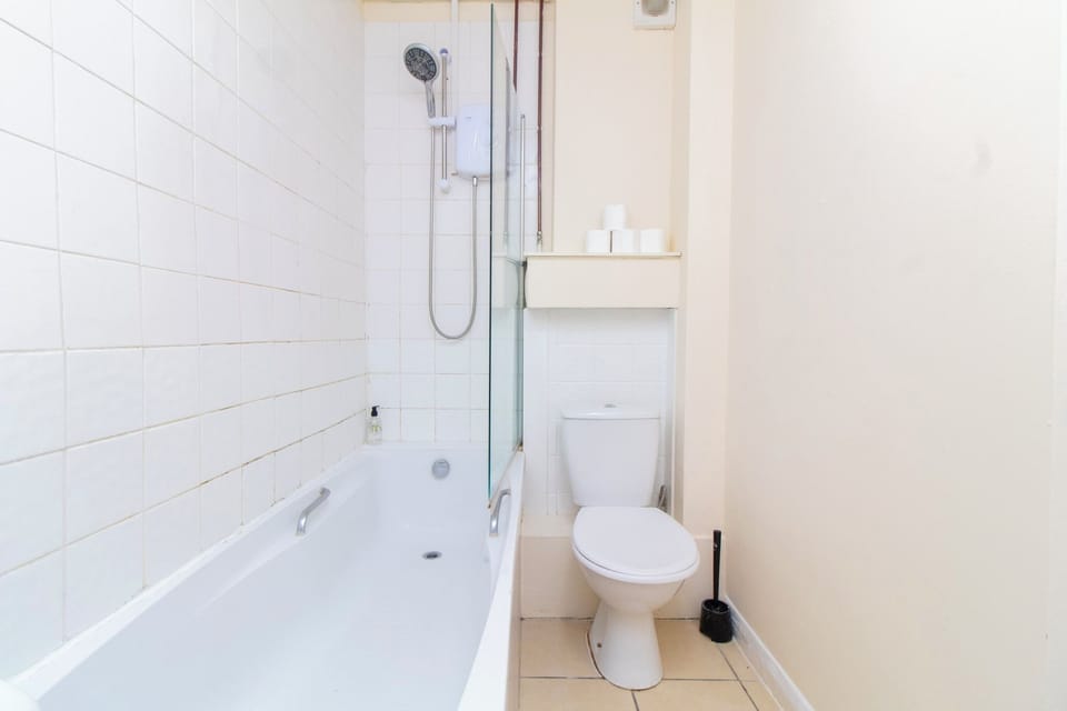 Brookvale Guest House Room 13 Bed and Breakfast in Southampton