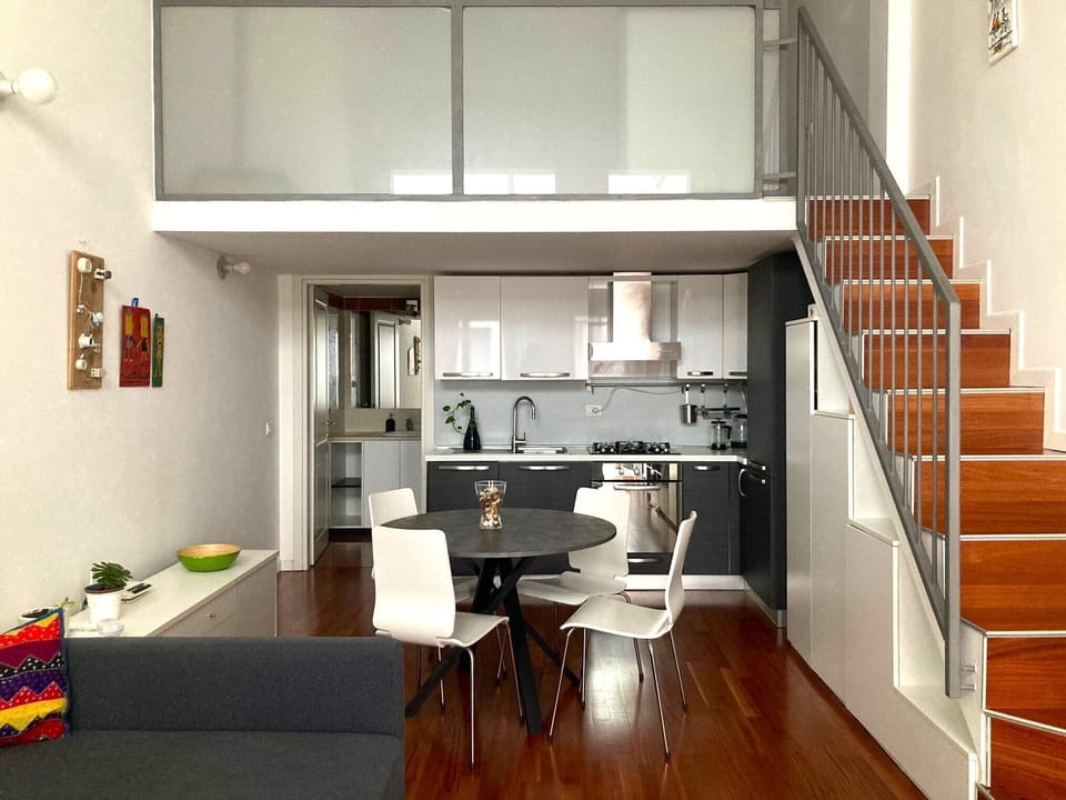 Full-size fridge, microwave, oven, stovetop