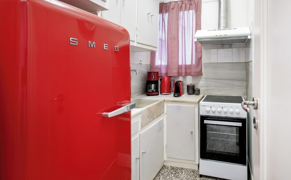 Classic Apartment, Balcony, City View | Private kitchen | Espresso maker, coffee/tea maker, electric kettle, toaster